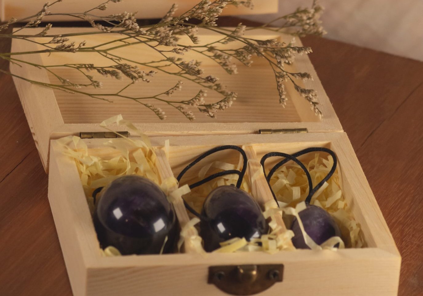 Yoni-Egg-Amethyst-scaled Yoni-Egg-Amethyst-scaled