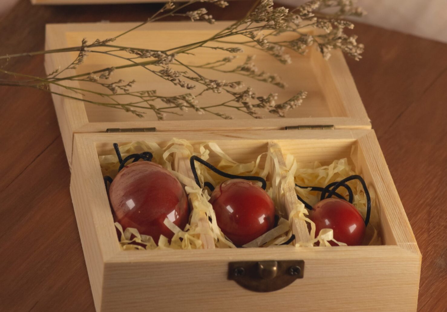 Yoni-Egg-Red-Obsidian-scaled Yoni-Egg-Red-Obsidian-scaled